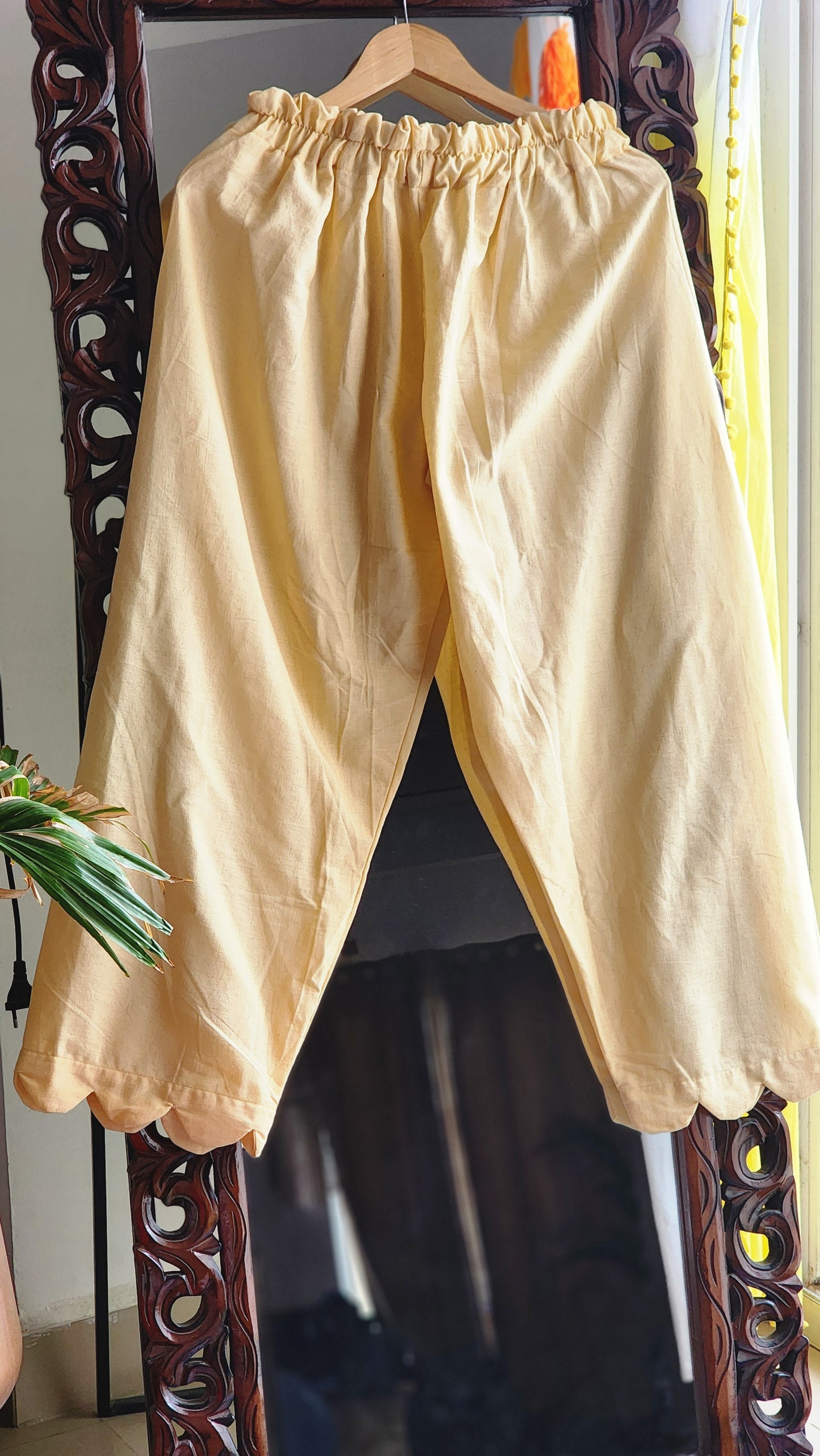 Daily Essential Cotton Pant: Creme Beige Scallop