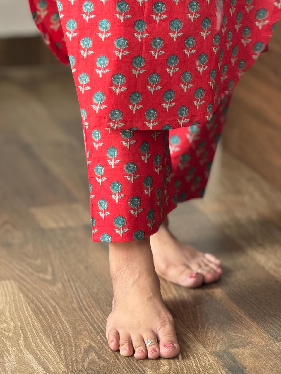 Kashni Red Printed Kurta Pant Set