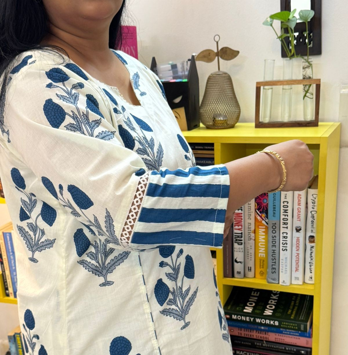 Gulzaar Off White Kurta Set